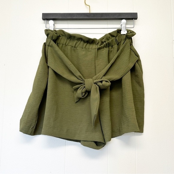 NWT BCBGENERATION Paper Bag Shorts With Tie Green Medium - Picture 1 of 5